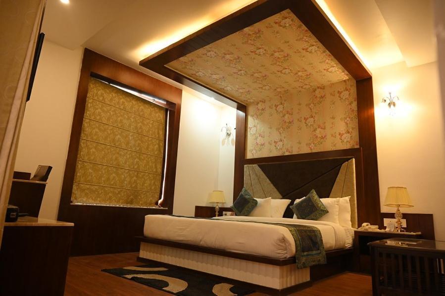 Square Inn Hotel,Varanasi Exterior foto